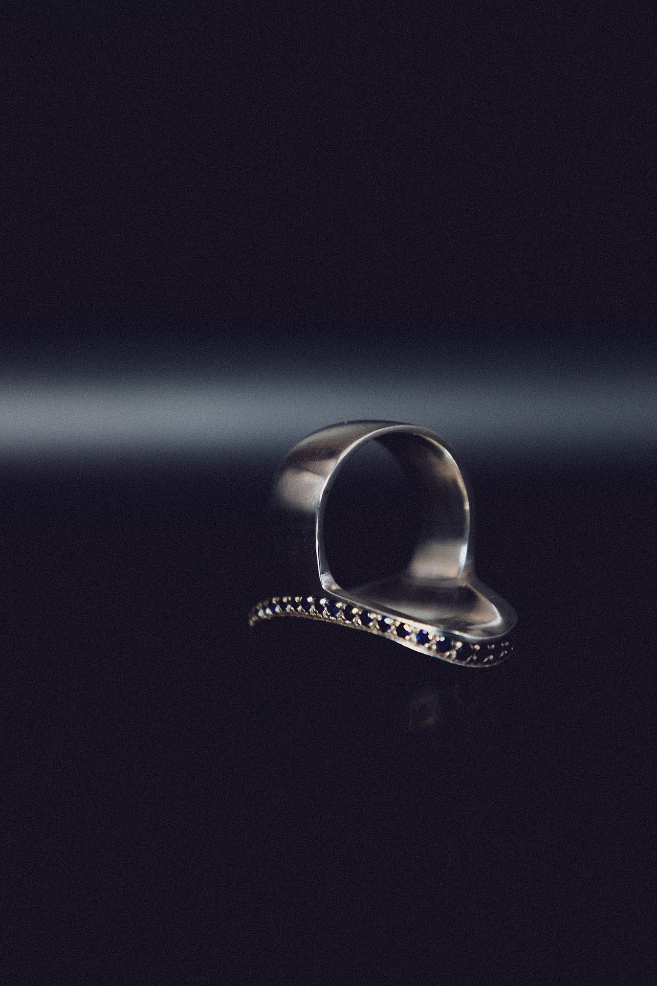 ANILLO ÓVALO con piedras