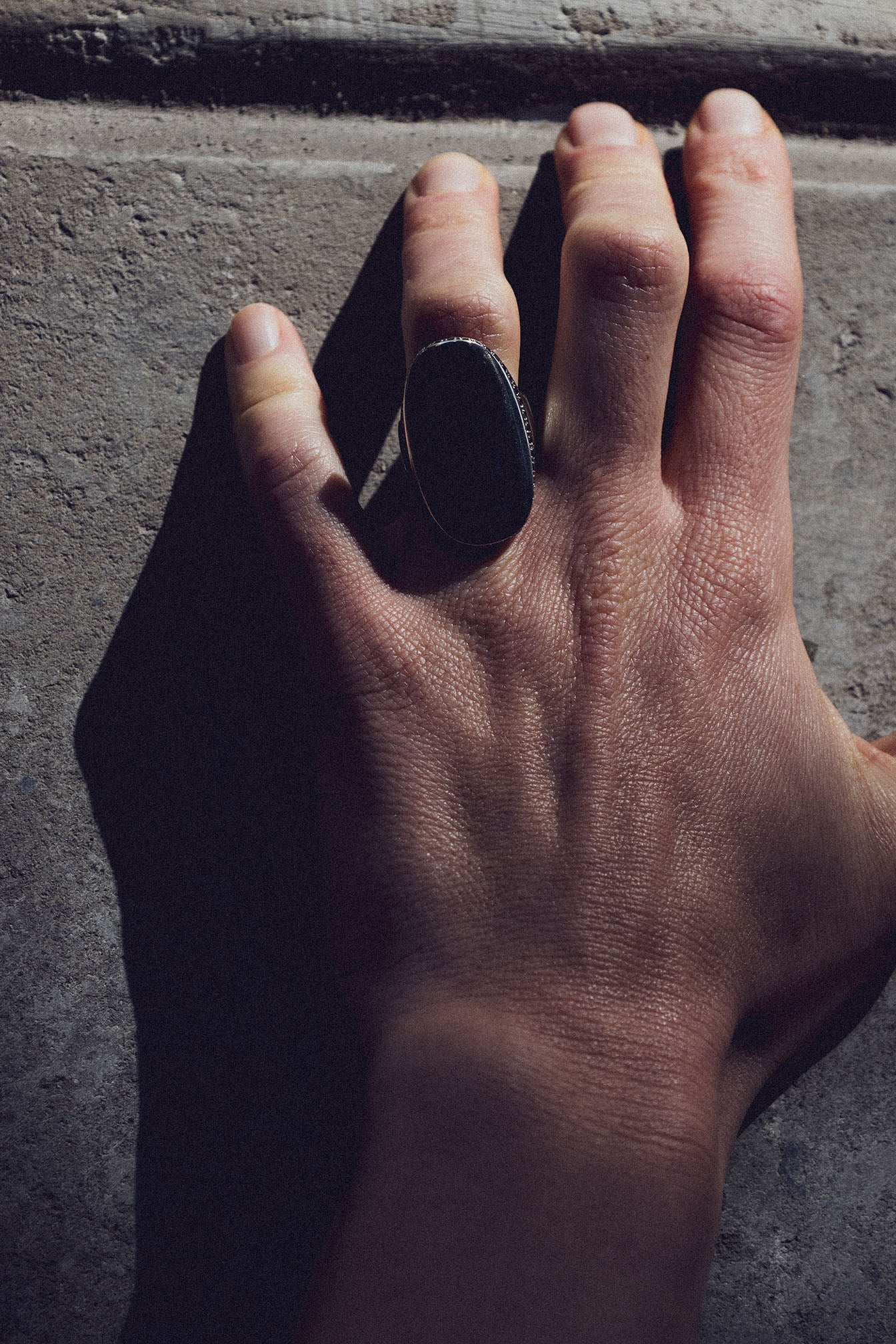 OVAL RING with stones