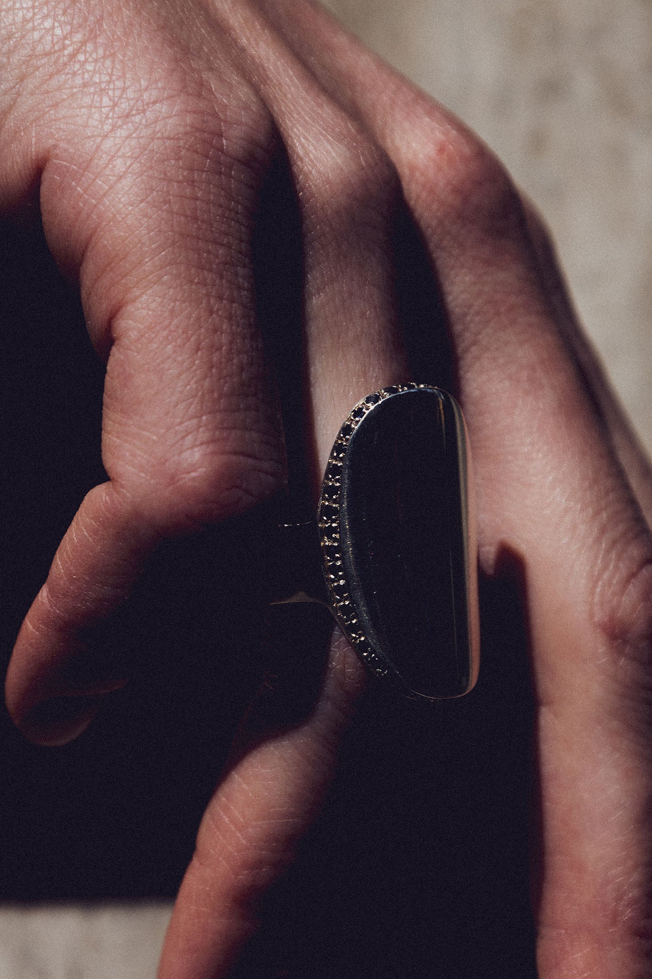 ANILLO ÓVALO con piedras