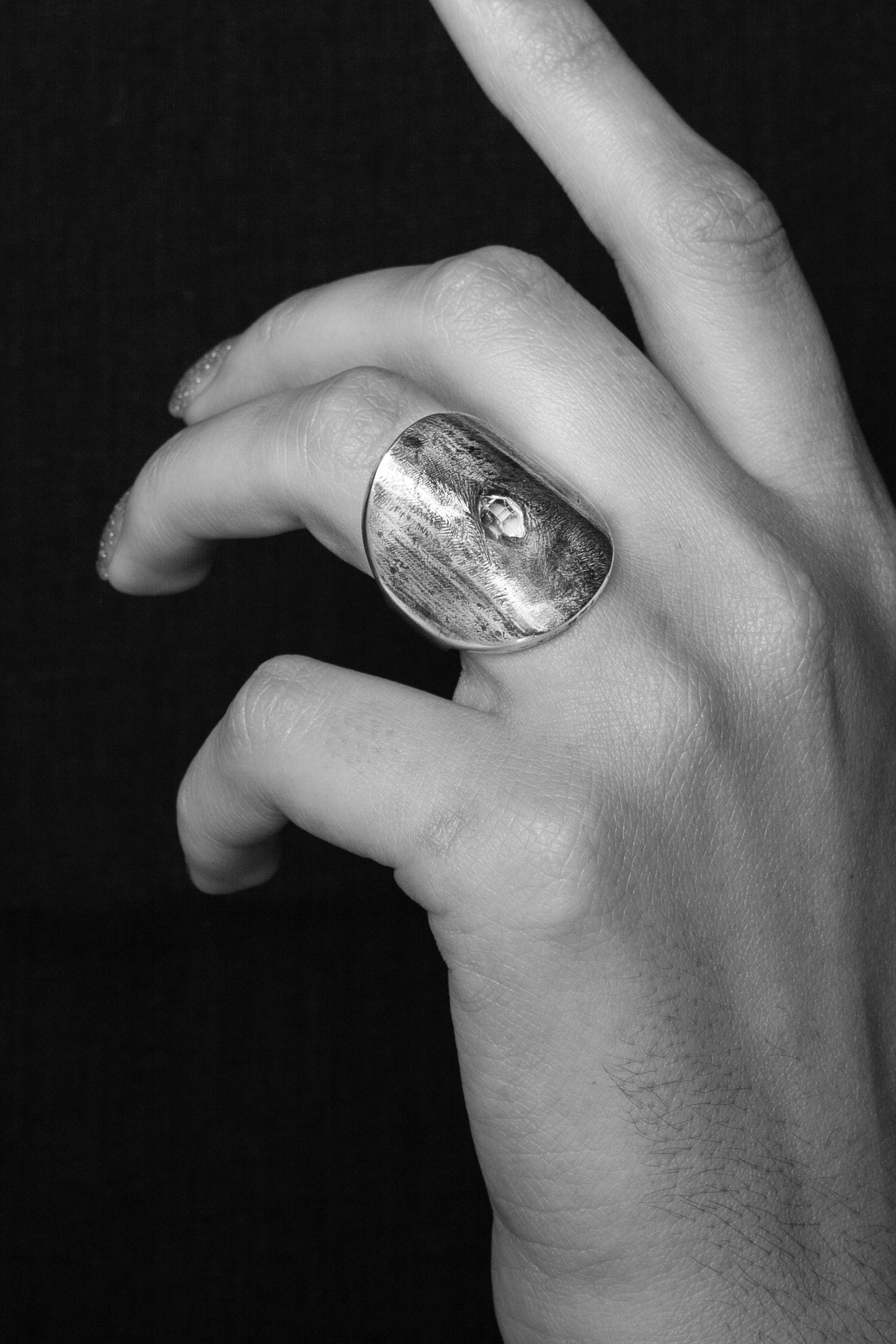 ANILLO CÍRCULO CON CUARZO HERKIMER